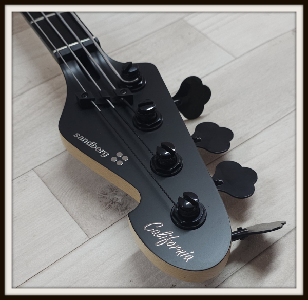 Sandberg California II Central 4 Ebony, Open Pore Black